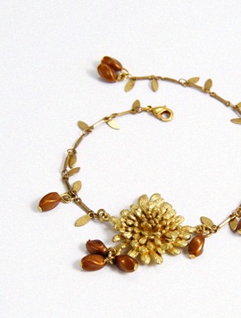 Gold daisy bracelet 30% SALE